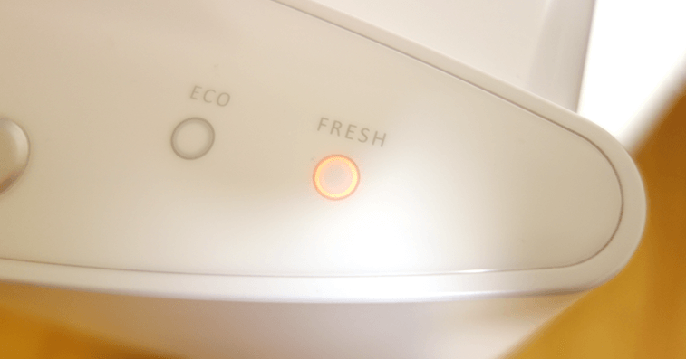 どちらのクリーンシステムも動作中はFRESHボタンのランプが赤く点灯する。